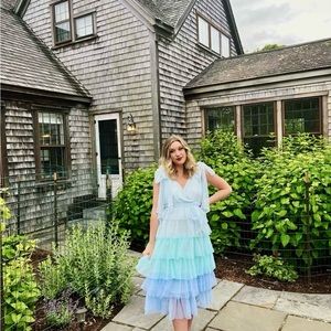 Aura tiered midi dress size M